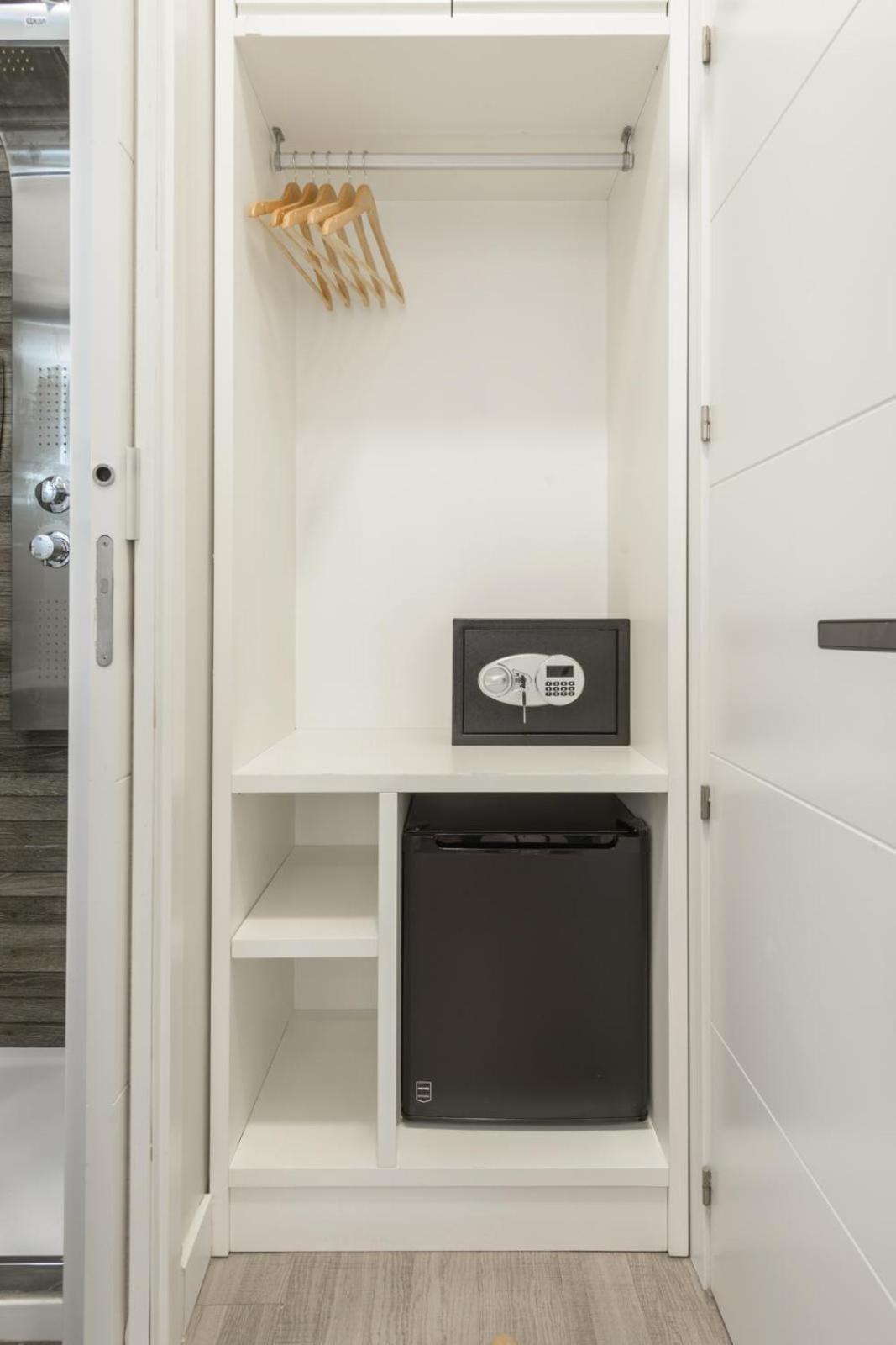 Hostal Sun Gate Мадрид Екстериор снимка
