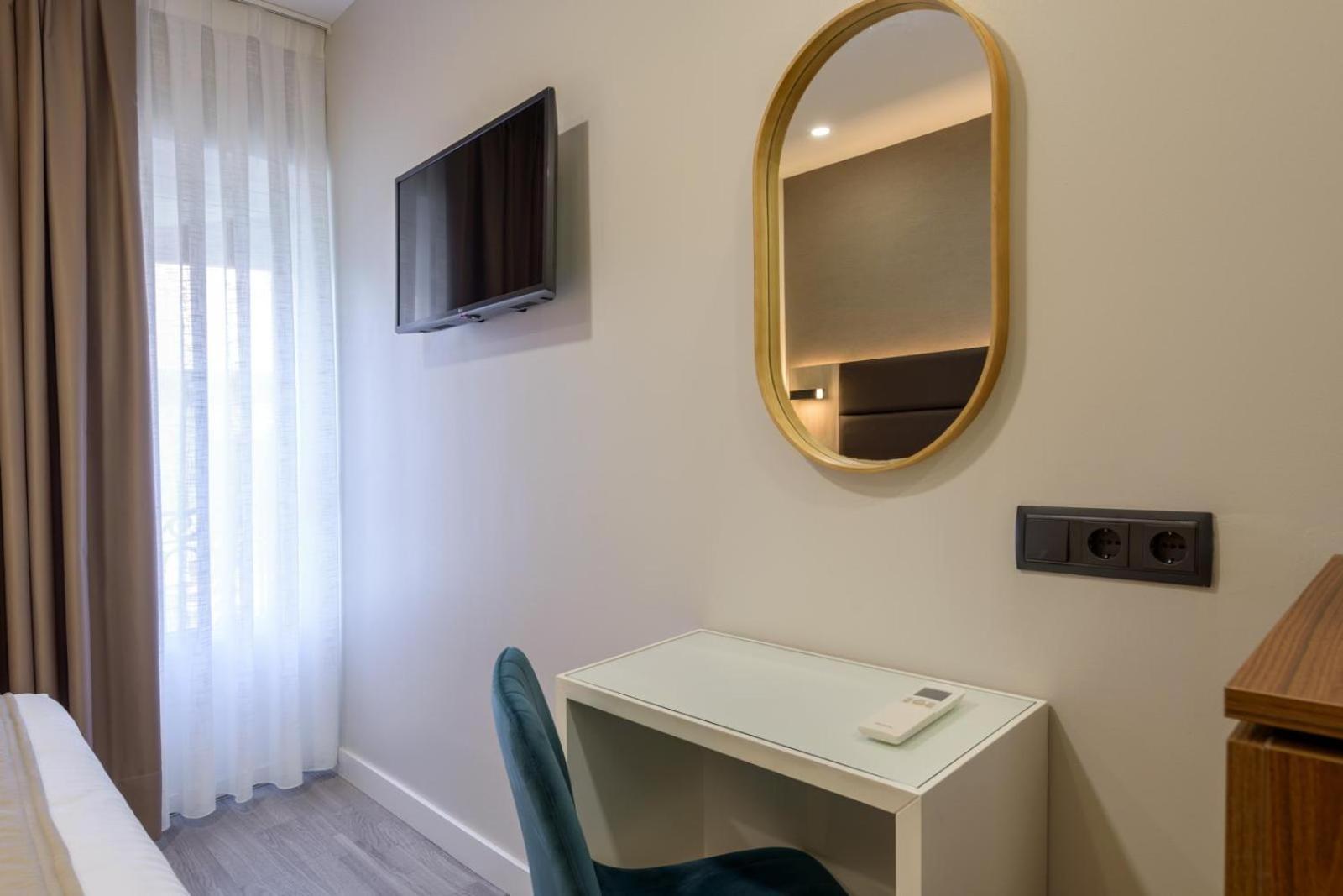 Hostal Sun Gate Мадрид Екстериор снимка